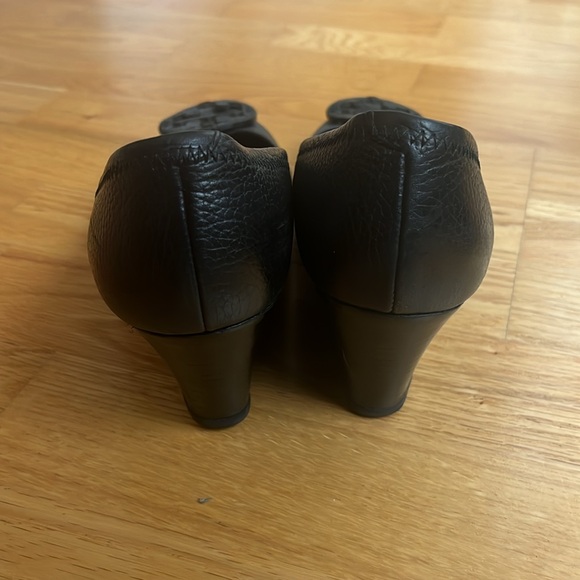 Tory Burch Sally Tumbled Leather Wedge - Picture 5 of 5